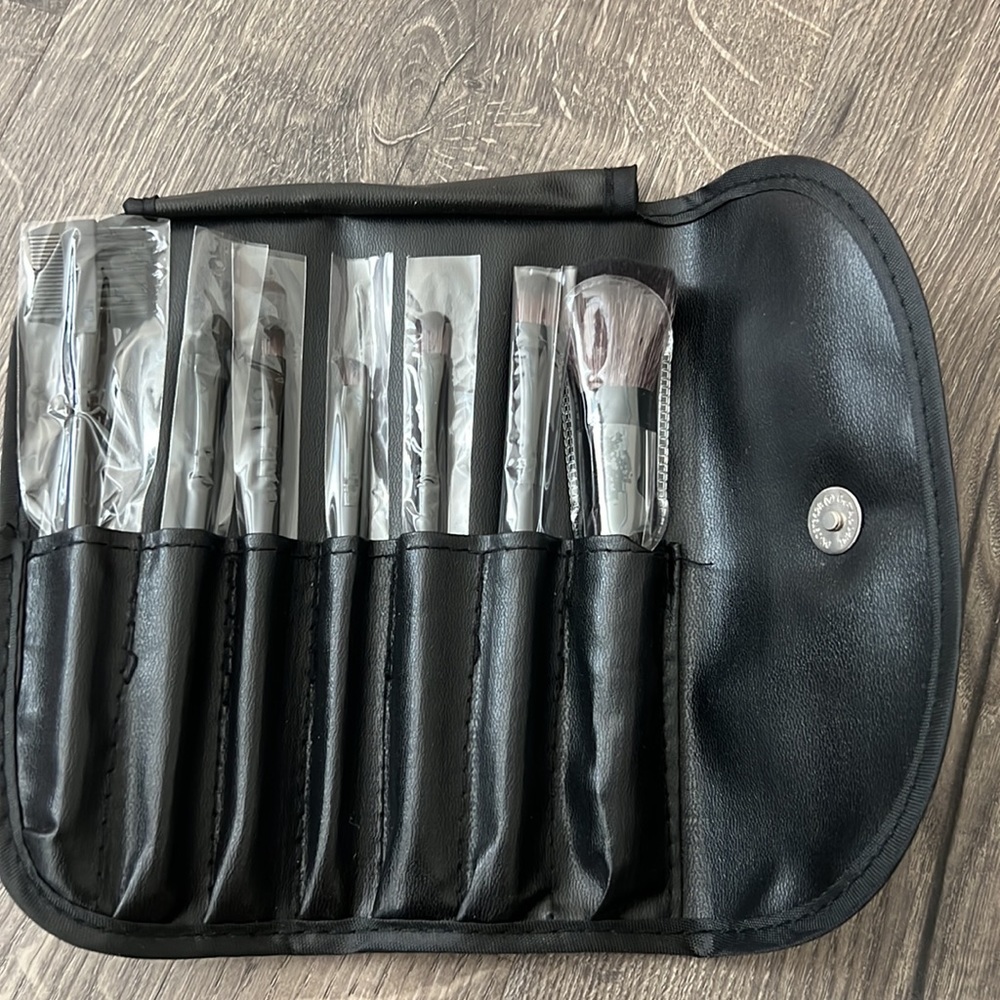 Makeup brushes with carrying pouch black 7 brushes
